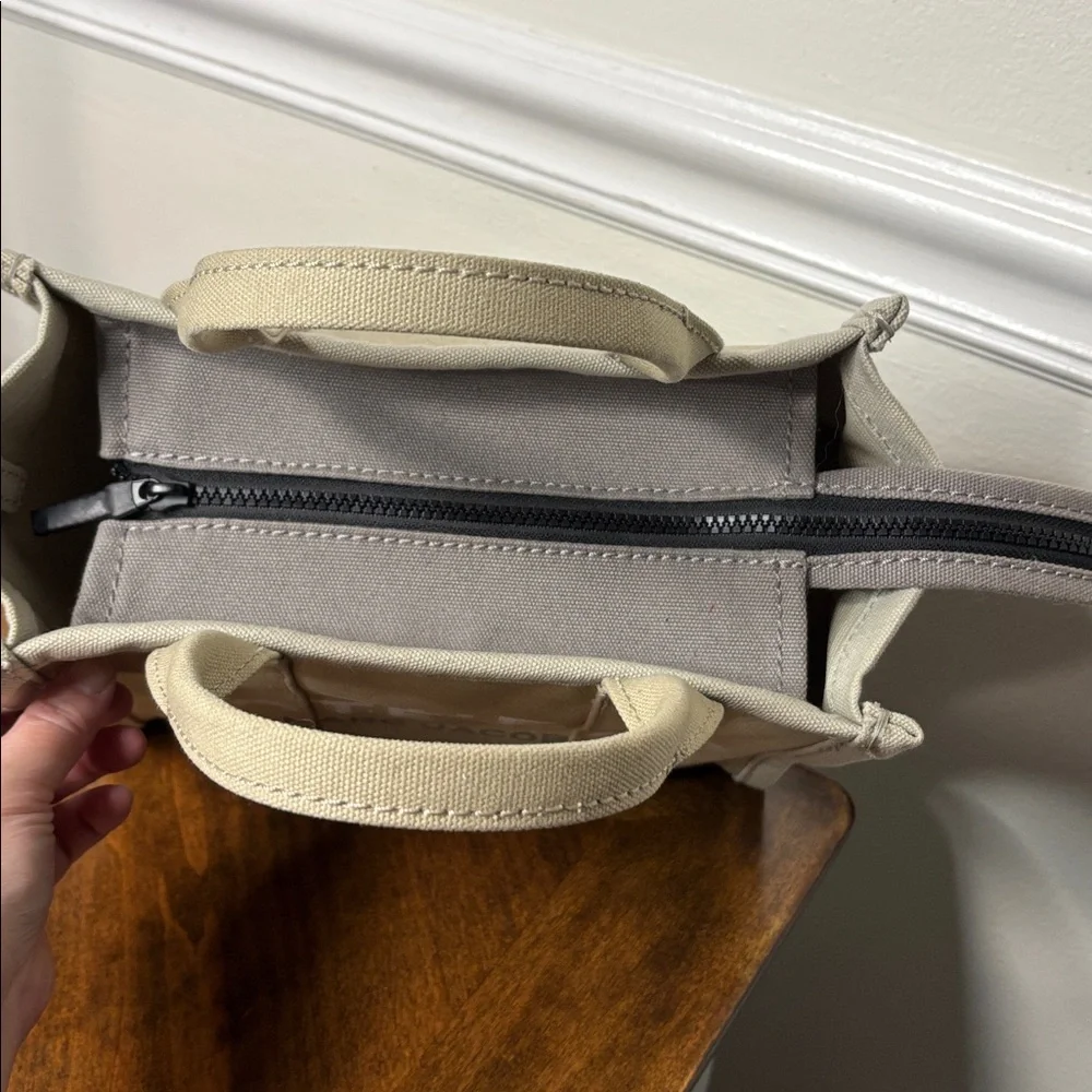 MARC JACOBS THE TOTE BAG- BEIGE COLORBLOCK - Picture 6 of 16